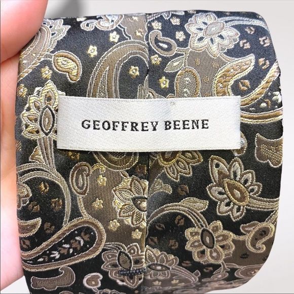 GEOFFREY BEENE | Paisley Print Silk Tie - Picture 4 of 4